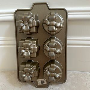 William Sonoma Nordic Ware Cakelets